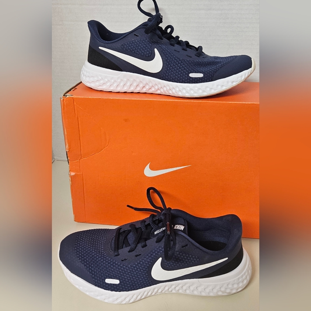 Nike Kids Navy Blue and White Athletic Sneakers